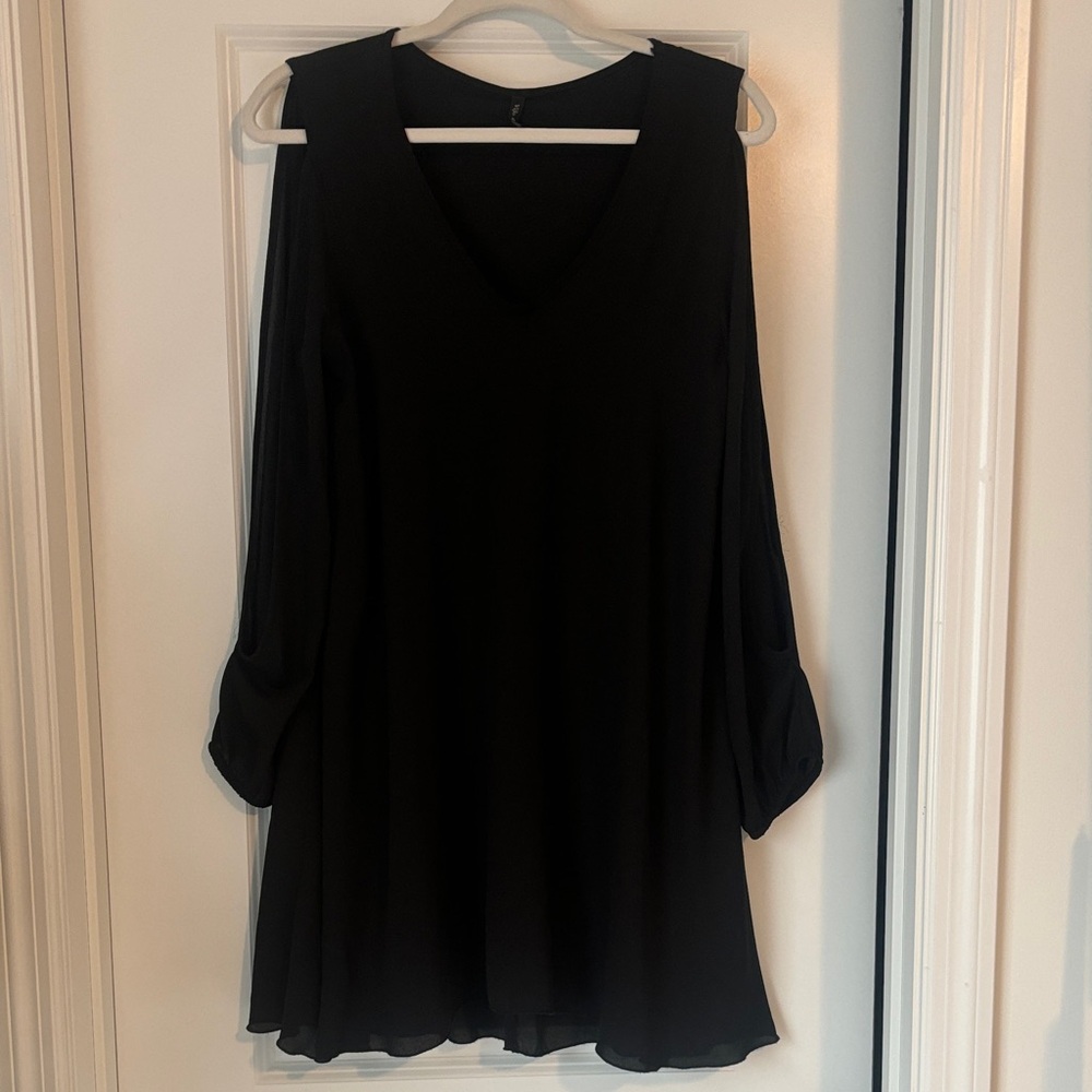 Black Cold-Shoulder Long Skeeve V-Neck Dress
